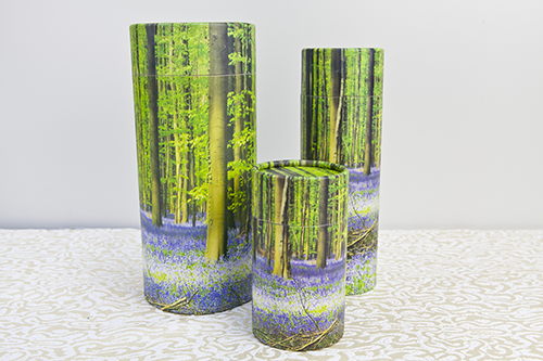 A choice of luxury handcrafted Odyssey, hearts and Keepsake urns / 骨灰盅